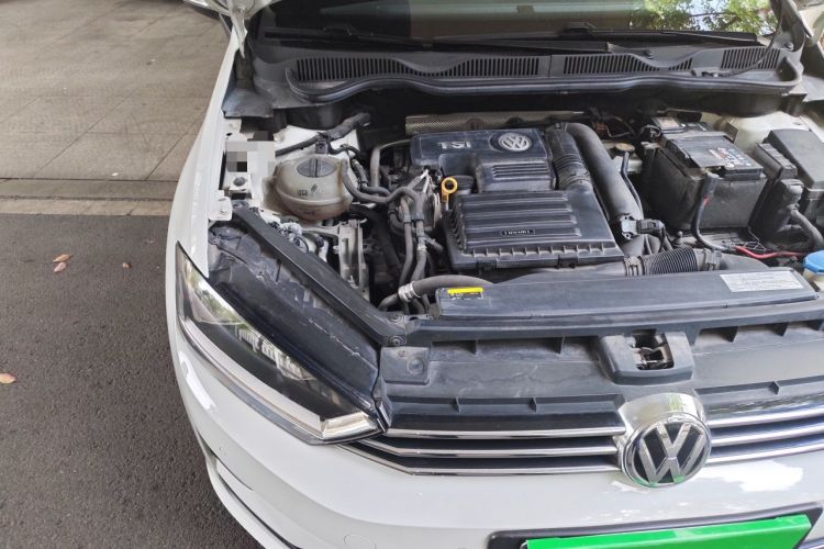 Used Volkswagen Golf Sportsvan 2018 230TSI Automatic Trend Edition Engine Bay Right
