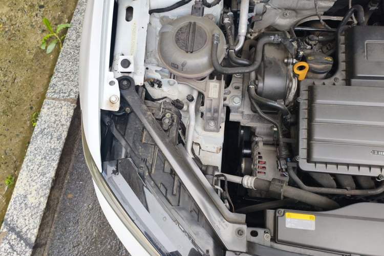 Used Volkswagen Golf Sportsvan 2018 1.6L Automatic Comfort Model Engine Bay Right