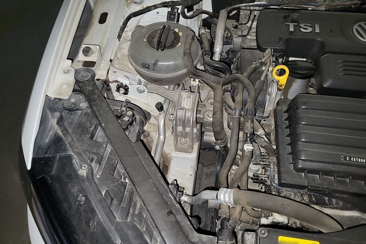 Used Volkswagen Golf Sportsvan 2018 230TSI Automatic Trend Edition Engine Bay Right