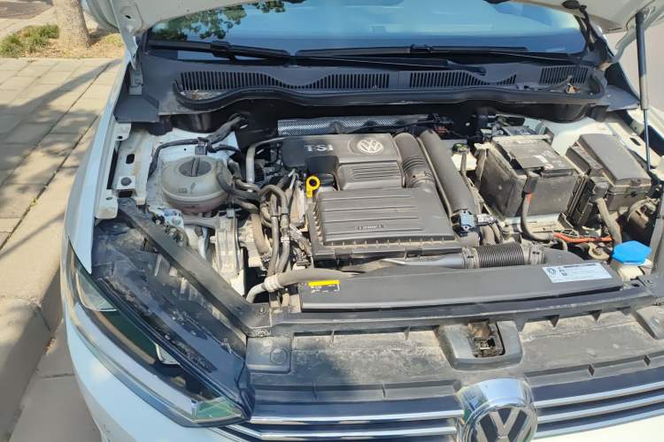 Used Volkswagen Golf Sportsvan 2018 230TSI Automatic Trend Edition Engine Bay Right