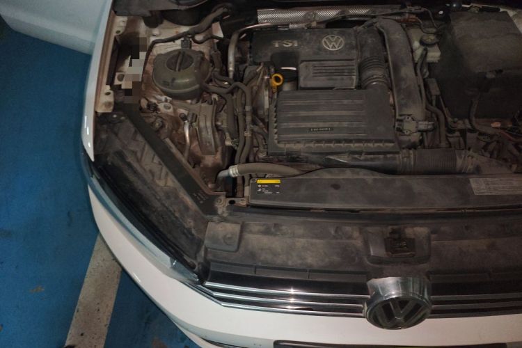Used Volkswagen Golf Sportsvan 2018 230TSI Automatic Trend Edition Engine Bay Right