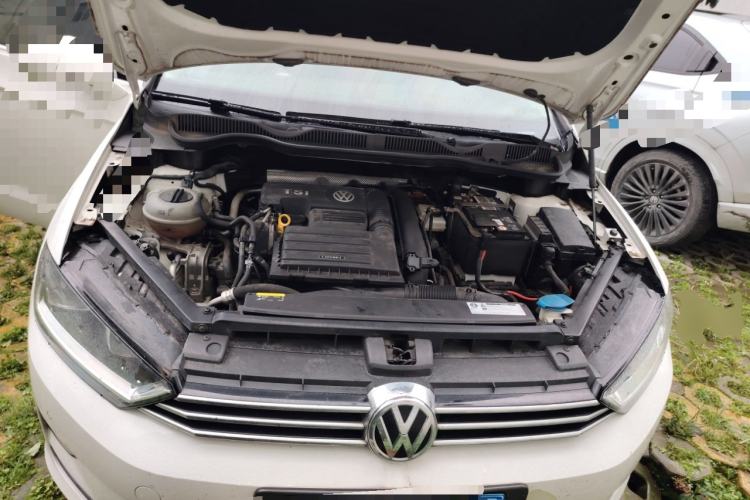 Used Volkswagen Golf Sportsvan 2018 230TSI Automatic Trend Edition Engine Bay