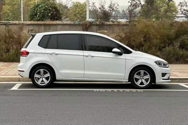 Used Volkswagen Golf Sportsvan 2018 1.6L Automatic Comfort Model Exterior 4
