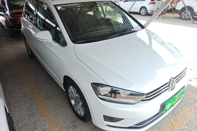 Used Volkswagen Golf Sportsvan 2018 230TSI Automatic Trend Edition Front Right 45 Deg