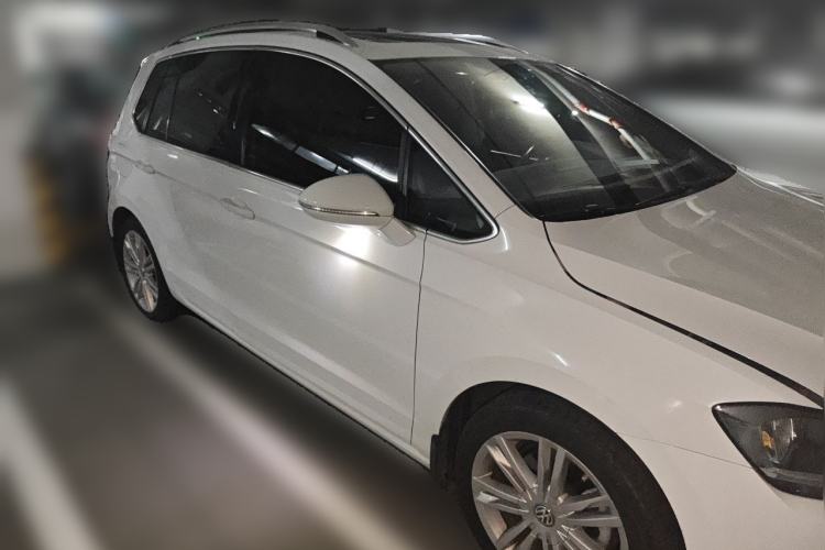 Used Volkswagen Golf Sportsvan 2018 230TSI Automatic Luxury Model Front Right 45 Deg