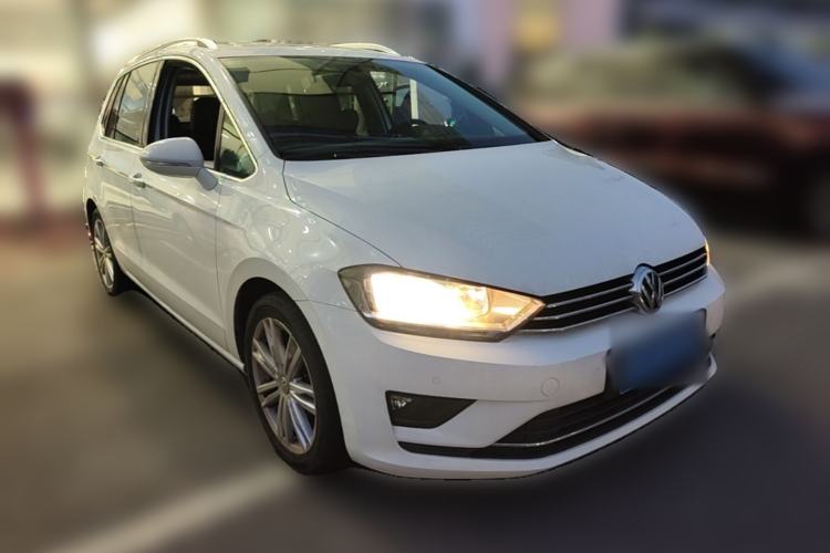 Used Volkswagen Golf Sportsvan 2018 280TSI Automatic Luxury Model Front Right 45 Deg