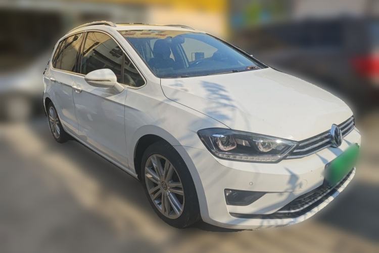 Used Volkswagen Golf Sportsvan 2018 230TSI Automatic Luxury Model Front Right 45 Deg