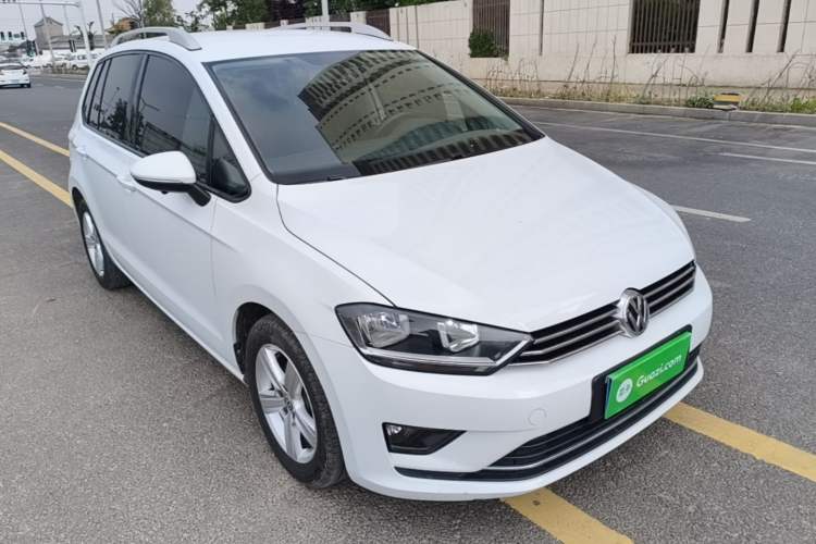 Used Volkswagen Golf Sportsvan 2018 1.6L Automatic Comfort Model Front Right 45 Deg