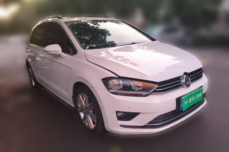Used Volkswagen Golf Sportsvan 2018 230TSI Automatic Luxury Model Front Right 45 Deg