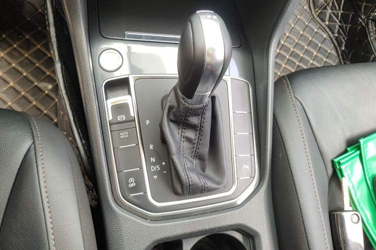 Used Volkswagen Golf Sportsvan 2018 230TSI Automatic Luxury Model Gear Lever
