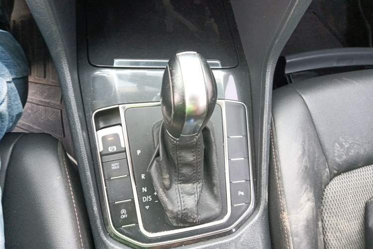Used Volkswagen Golf Sportsvan 2018 230TSI Automatic Trend Edition Gear Lever