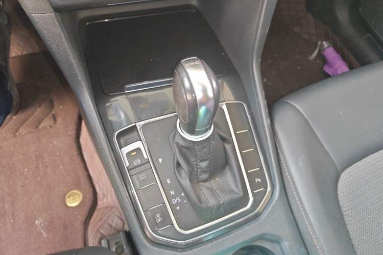 Used Volkswagen Golf Sportsvan 2018 230TSI Automatic Trend Edition Gear Lever