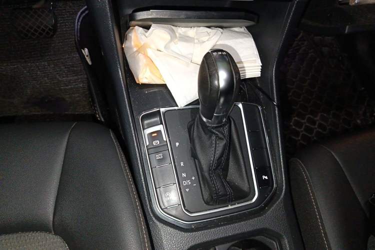 Used Volkswagen Golf Sportsvan 2018 230TSI Automatic Trend Edition Gear Lever
