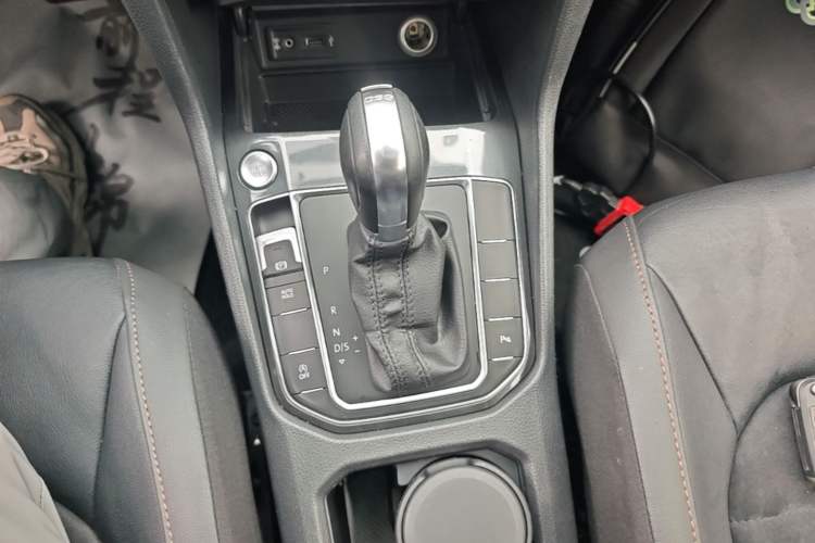Used Volkswagen Golf Sportsvan 2018 280TSI Automatic Luxury Model Gear Lever