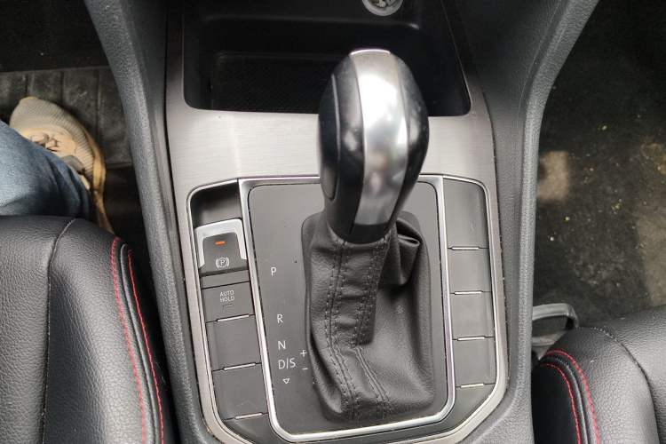 Used Volkswagen Golf Sportsvan 2018 1.6L Automatic Comfort Model Gear Lever