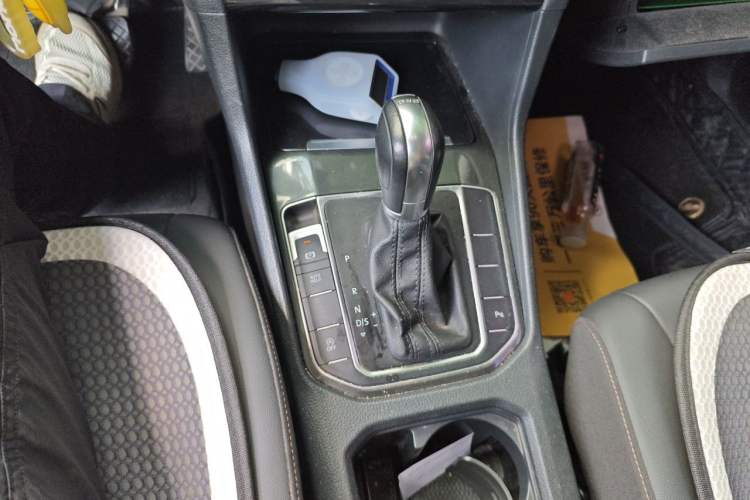 Used Volkswagen Golf Sportsvan 2018 230TSI Automatic Trend Edition Gear Lever