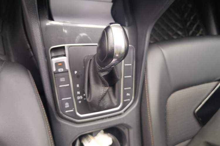 Used Volkswagen Golf Sportsvan 2018 230TSI Automatic Trend Edition Gear Lever