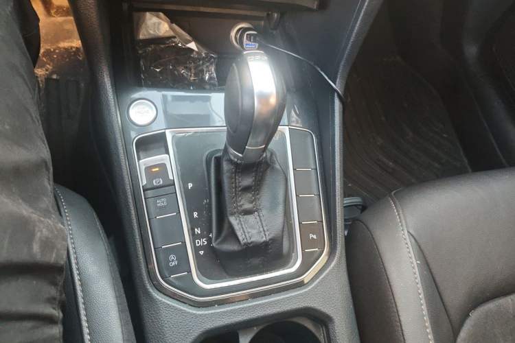 Used Volkswagen Golf Sportsvan 2018 280TSI Automatic Luxury Model Gear Lever