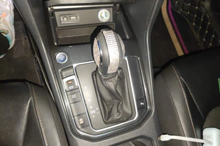 Used Volkswagen Golf Sportsvan 2018 280TSI Automatic Luxury Model Gear Lever
