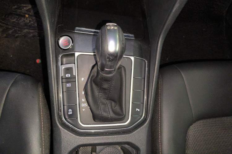 Used Volkswagen Golf Sportsvan 2018 230TSI Automatic Trend Edition Gear Lever