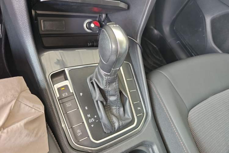 Used Volkswagen Golf Sportsvan 2018 230TSI Automatic Trend Edition Gear Lever