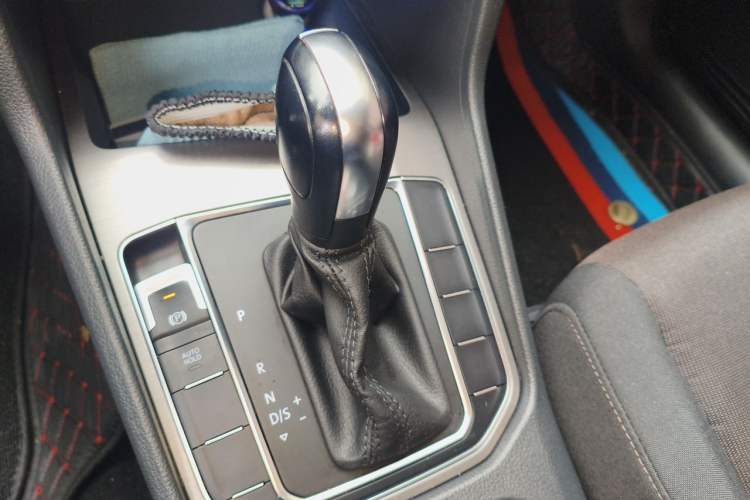 Used Volkswagen Golf Sportsvan 2018 1.6L Automatic Comfort Model Gear Lever