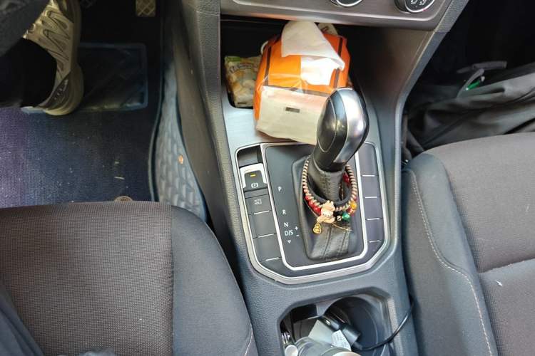 Used Volkswagen Golf Sportsvan 2018 1.6L Automatic Comfort Model Gear Lever