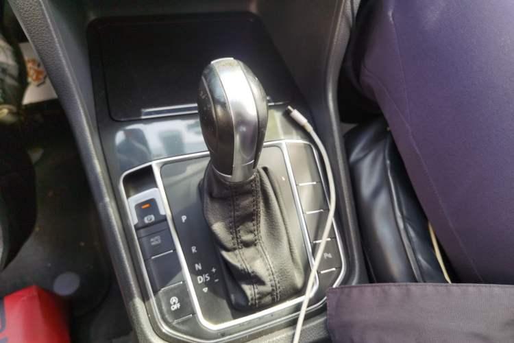 Used Volkswagen Golf Sportsvan 2018 230TSI Automatic Trend Edition Gear Lever