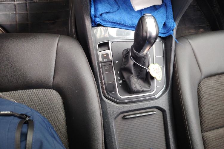 Used Volkswagen Golf Sportsvan 2018 230TSI Automatic Trend Edition Gear Lever