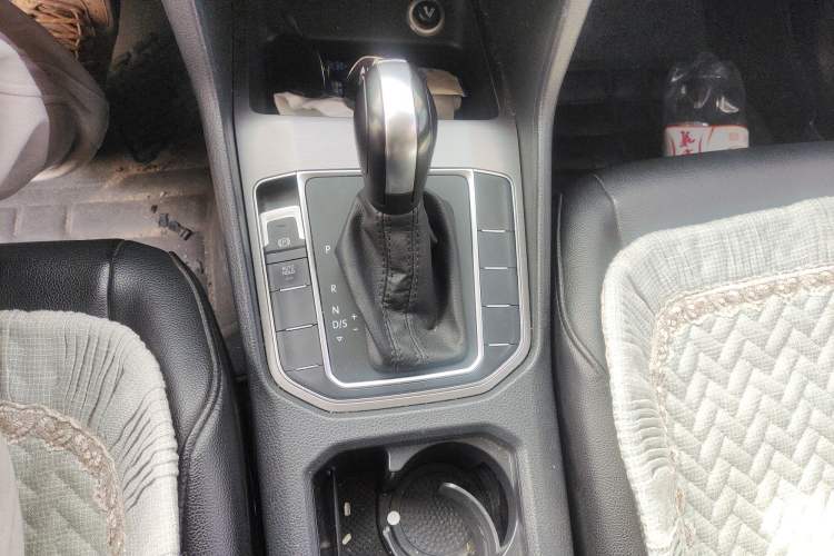 Used Volkswagen Golf Sportsvan 2018 1.6L Automatic Comfort Model Gear Lever