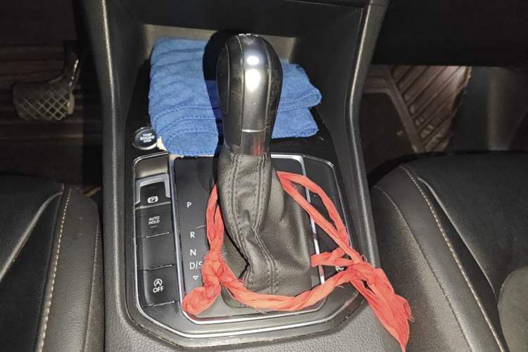 Used Volkswagen Golf Sportsvan 2018 230TSI Automatic Luxury Model Gear Lever