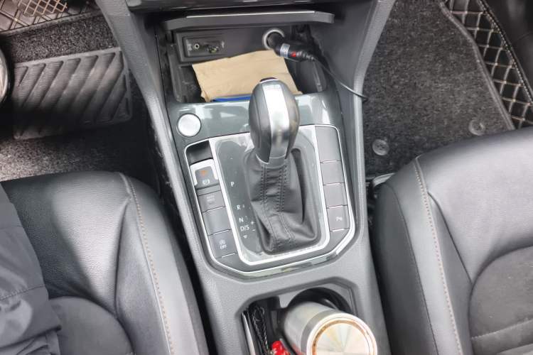 Used Volkswagen Golf Sportsvan 2018 230TSI Automatic Luxury Model Gear Lever