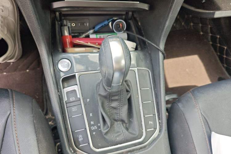 Used Volkswagen Golf Sportsvan 2018 230TSI Automatic Luxury Model Gear Lever