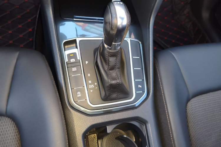 Used Volkswagen Golf Sportsvan 2018 230TSI Automatic Trend Edition Gear Lever