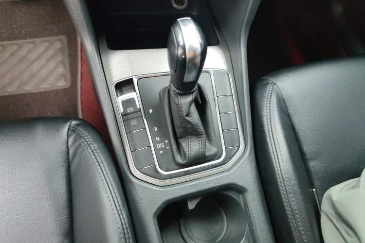 Used Volkswagen Golf Sportsvan 2018 1.6L Automatic Comfort Model Gear Lever