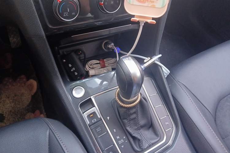 Used Volkswagen Golf Sportsvan 2018 280TSI Automatic Luxury Model Gear Lever