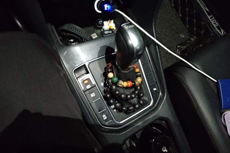 Used Volkswagen Golf Sportsvan 2018 230TSI Automatic Trend Edition Gear Lever