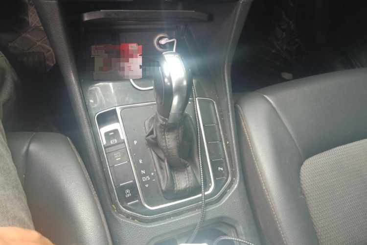 Used Volkswagen Golf Sportsvan 2018 230TSI Automatic Trend Edition Gear Lever