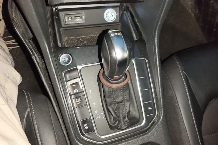 Used Volkswagen Golf Sportsvan 2018 280TSI Automatic Luxury Model Gear Lever