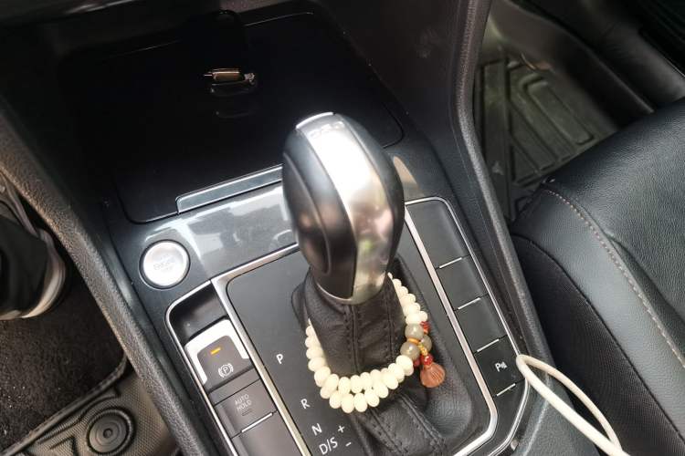 Used Volkswagen Golf Sportsvan 2018 280TSI Automatic Luxury Model Gear Lever