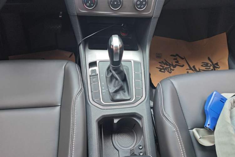 Used Volkswagen Golf Sportsvan 2018 1.6L Automatic Comfort Model Gear Lever