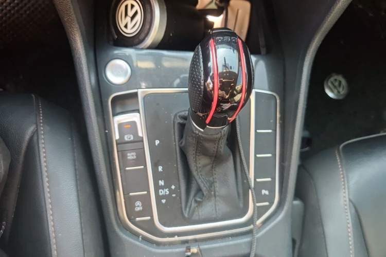 Used Volkswagen Golf Sportsvan 2018 230TSI Automatic Luxury Model Gear Lever