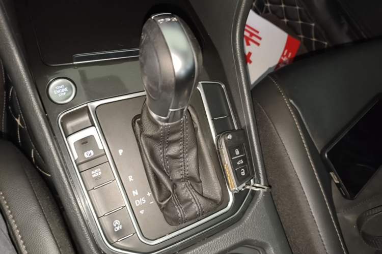 Used Volkswagen Golf Sportsvan 2018 230TSI Automatic Luxury Model Gear Lever