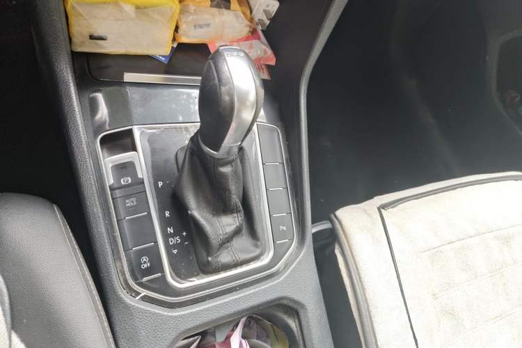 Used Volkswagen Golf Sportsvan 2018 230TSI Automatic Trend Edition Gear Lever