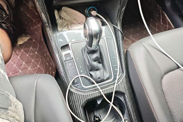 Used Volkswagen Golf Sportsvan 2018 230TSI Automatic Trend Edition Gear Lever
