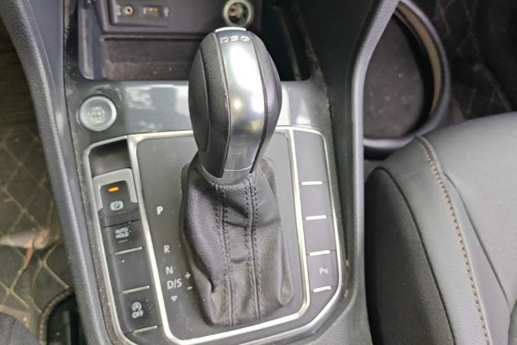 Used Volkswagen Golf Sportsvan 2018 280TSI Automatic Luxury Model Gear Lever