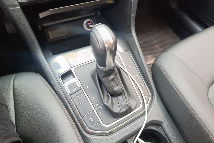 Used Volkswagen Golf Sportsvan 2018 230TSI Automatic Trend Edition Gear Lever
