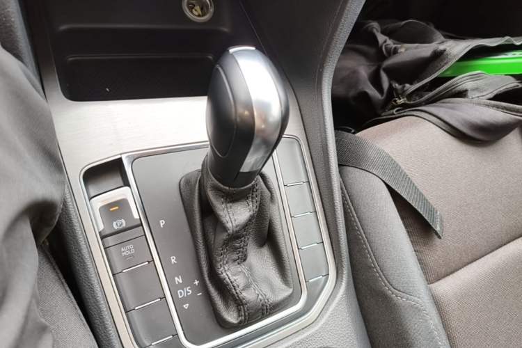 Used Volkswagen Golf Sportsvan 2018 1.6L Automatic Comfort Model Gear Lever