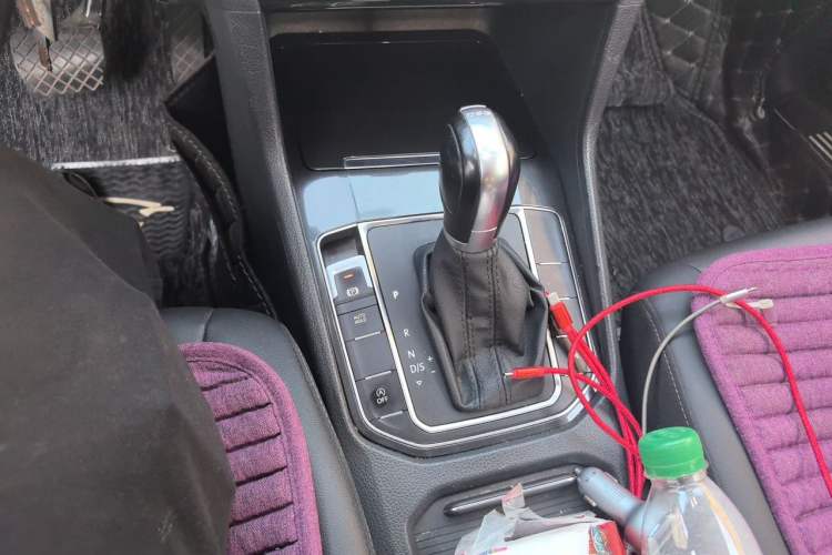 Used Volkswagen Golf Sportsvan 2018 230TSI Automatic Trend Edition Gear Lever