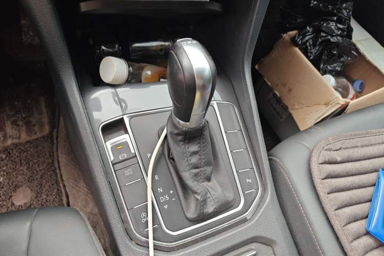 Used Volkswagen Golf Sportsvan 2018 230TSI Automatic Trend Edition Gear Lever